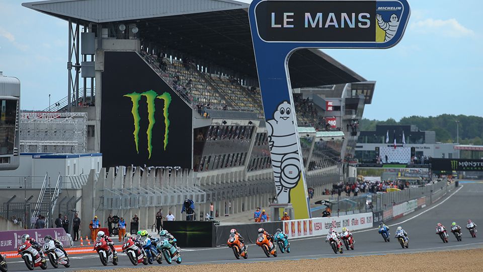 Aksi Pembalap Moto3 di sirkuit Le Mans, Prancis. Copyright: © Astra Honda Racing Team